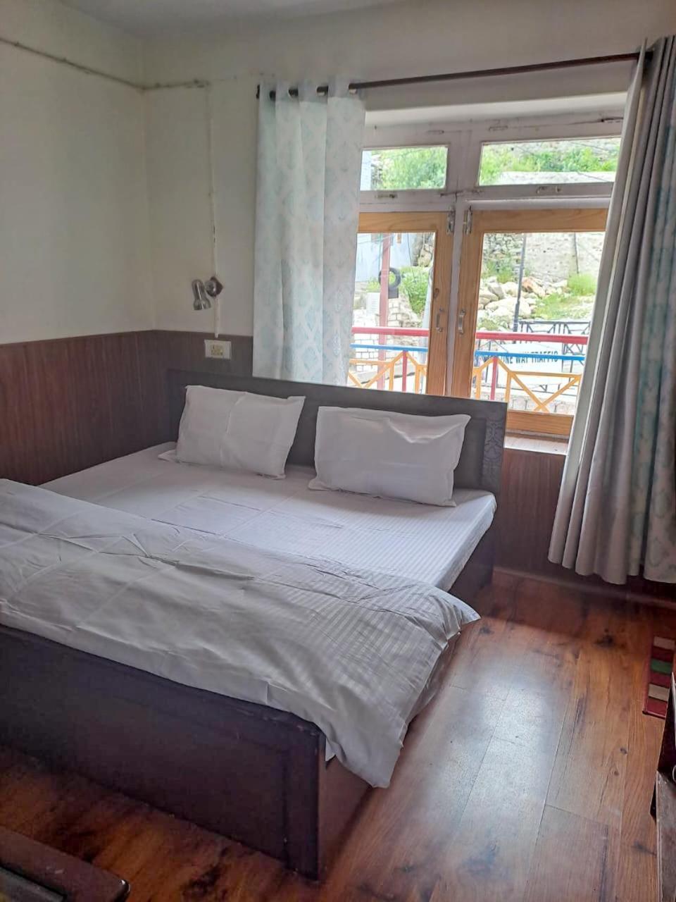 Hotel Gyespa Kyelang エクステリア 写真